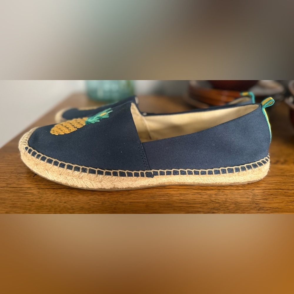 Vera Bradley Pineapple Espadrilles Navy Embroidered Slip On Flats Size 10 - Picture 4 of 6